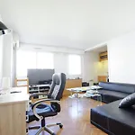 Bright Apt Near The Eiffel Tower